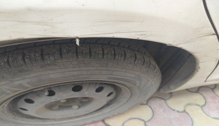2012 Maruti Swift VXI, Petrol, Manual, 2,39,324 km, tyre
