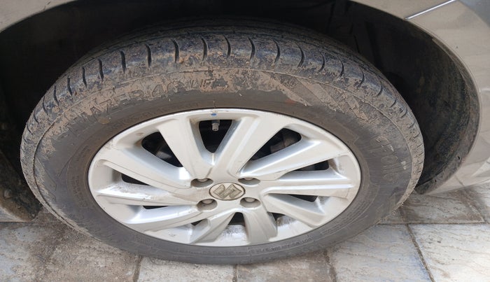 2015 Maruti Swift Dzire ZXI, Petrol, Manual, 65,625 km, tyre
