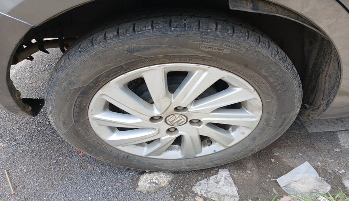 2015 Maruti Swift Dzire ZXI, Petrol, Manual, 65,625 km, tyre
