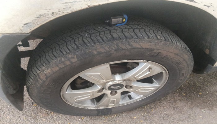 2012 Mahindra XUV500 W8, Diesel, Manual, 1,42,343 km, tyre