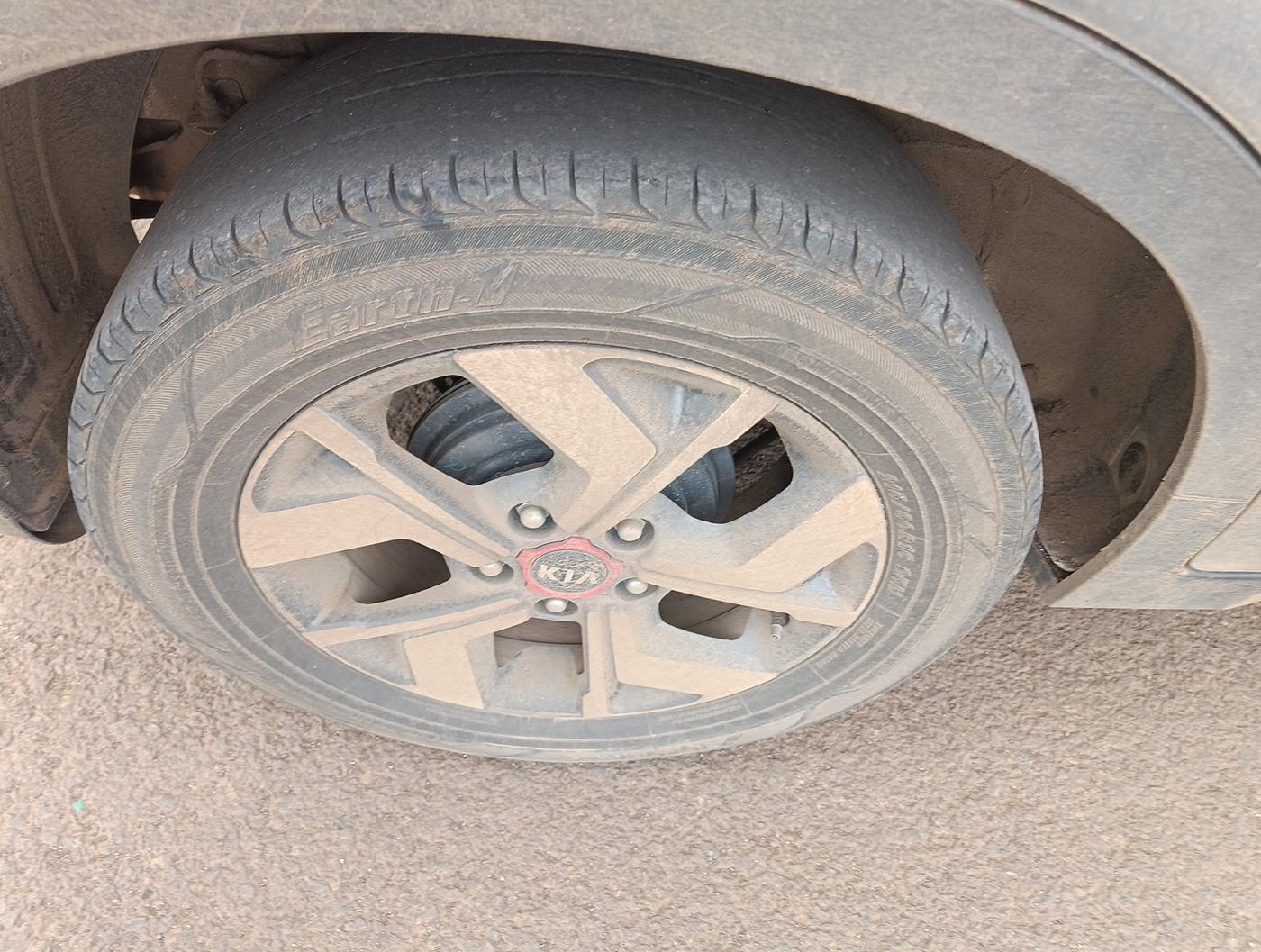 2021 KIA SONET GTX PLUS 1.5 AT, Diesel, Automatic, 1,00,081 km, tyre