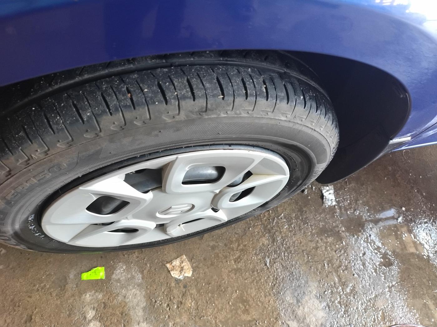 2017 Maruti IGNIS DELTA 1.2, Petrol, Manual, 76,832 km, tyre