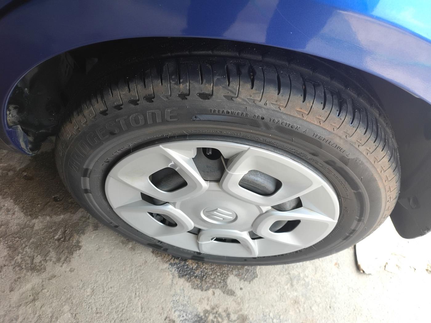 2017 Maruti IGNIS DELTA 1.2, Petrol, Manual, 76,832 km, tyre