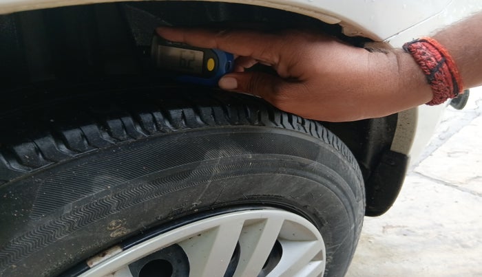 2019 Maruti Dzire VXI, Petrol, Manual, 33,374 km, tyre