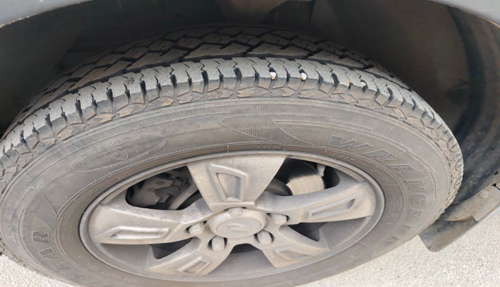 2012 Mahindra XUV500 W8, Diesel, Manual, 28,532 km, tyre