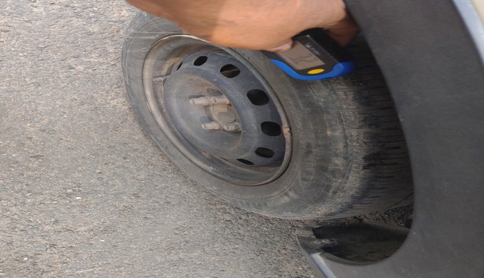 2016 Mahindra Kuv100 K6 D 5 STR, Diesel, Manual, 2,19,000 km, tyre