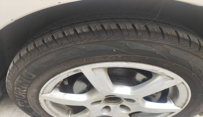 2013 Volkswagen Vento HIGHLINE PETROL AT, Petrol, Automatic, 66,728 km, tyre