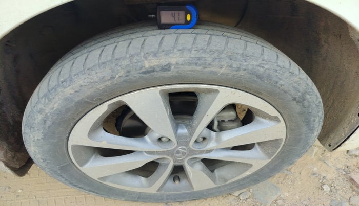 2017 Hyundai Elite i20 ASTA 1.2 (O), Petrol, Manual, 37,758 km, tyre