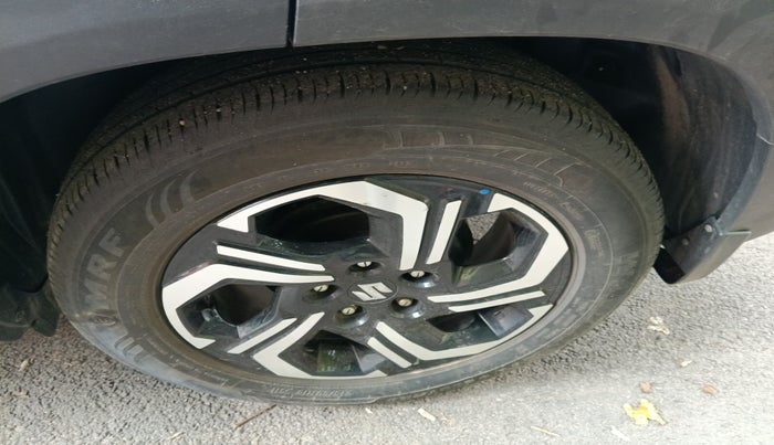 2023 Maruti BREZZA ZXI + SMART HYBRID, Petrol, Manual, 23,443 km, tyre