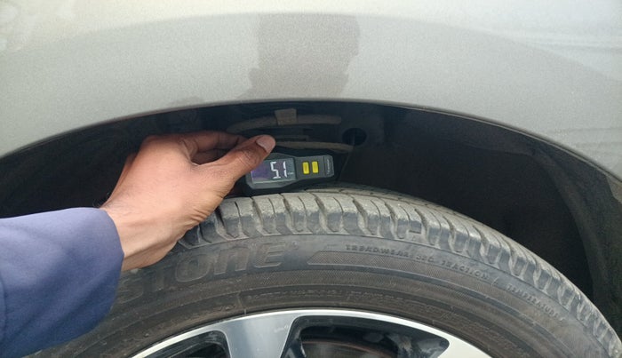 2023 Toyota RUMION V AT , Petrol, Automatic, 4,066 km, tyre