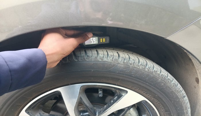 2023 Toyota RUMION V AT , Petrol, Automatic, 4,066 km, tyre
