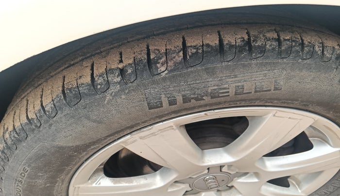 2011 Audi A4 2.0 TDI, Diesel, Automatic, 1,13,920 km, tyre