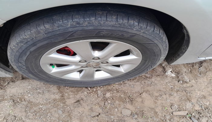 2017 Toyota Corolla Altis GL DIESEL, Diesel, Manual, 1,35,273 km, tyre