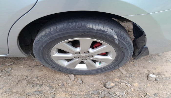 2017 Toyota Corolla Altis GL DIESEL, Diesel, Manual, 1,35,273 km, tyre