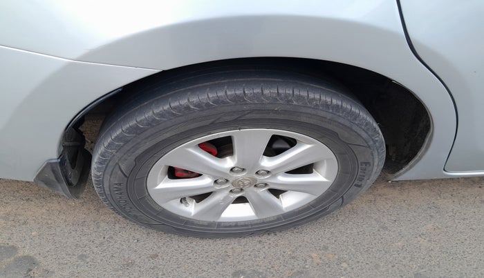 2017 Toyota Corolla Altis GL DIESEL, Diesel, Manual, 1,35,273 km, tyre