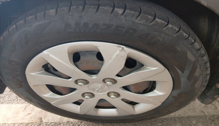 2015 Hyundai Eon SPORTZ, Petrol, Manual, 80,253 km, tyre