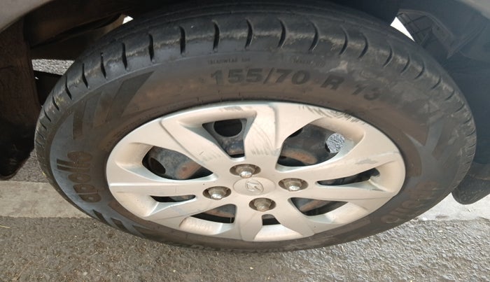 2015 Hyundai Eon SPORTZ, Petrol, Manual, 80,253 km, tyre
