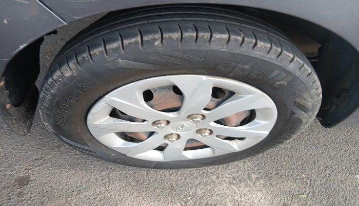 2015 Hyundai Eon SPORTZ, Petrol, Manual, 80,253 km, tyre