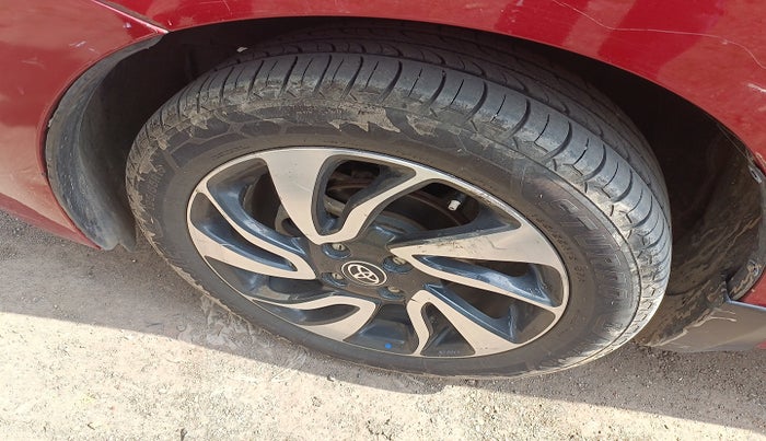 2020 Toyota Glanza G, Petrol, Manual, 1,22,784 km, tyre