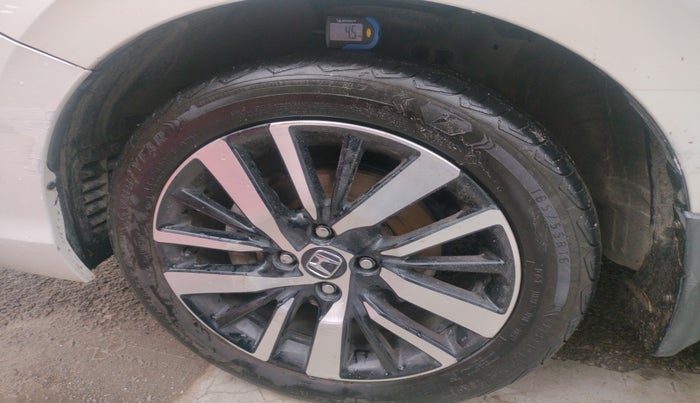 2022 Honda City ZX HYBRID, Hybrid, Automatic, 52,501 km, tyre