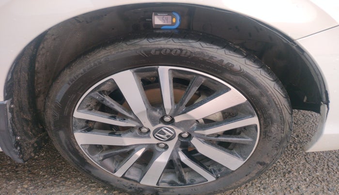 2022 Honda City ZX HYBRID, Hybrid, Automatic, 52,501 km, tyre