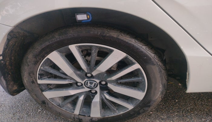 2022 Honda City ZX HYBRID, Hybrid, Automatic, 52,501 km, tyre