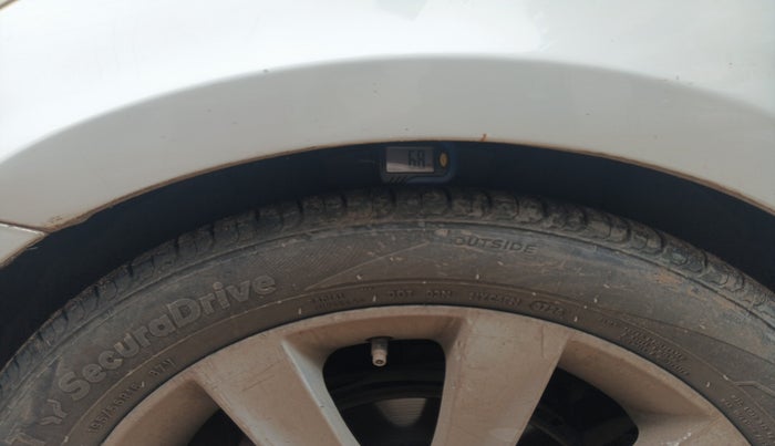 2012 Hyundai Verna FLUIDIC 1.6 CRDI SX, Diesel, Manual, 1,55,728 km, tyre