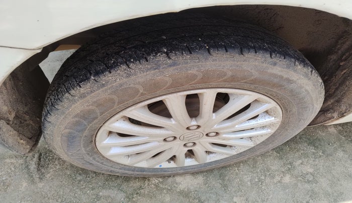 2018 Maruti Dzire ZDI, Diesel, Manual, 1,56,011 km, tyre