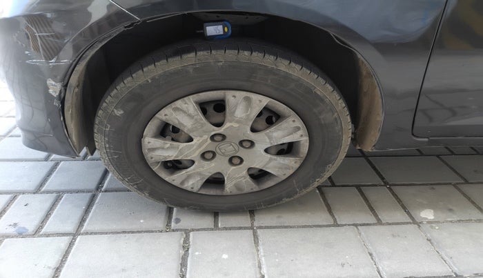 2015 Honda Amaze 1.2L I-VTEC SX, Petrol, Manual, 1,27,098 km, tyre
