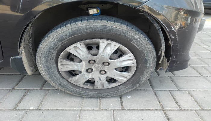 2015 Honda Amaze 1.2L I-VTEC SX, Petrol, Manual, 1,27,098 km, tyre