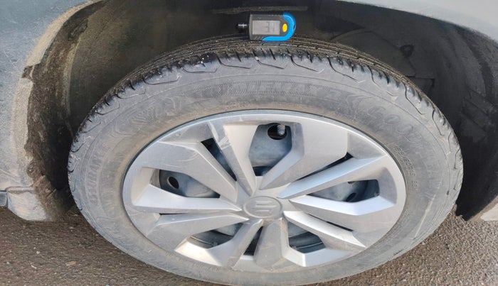 2024 Maruti FRONX SIGMA CNG 1.2 MT, Petrol, Manual, 30,398 km, tyre