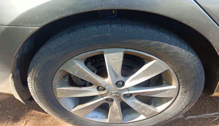 2012 Hyundai Verna FLUIDIC 1.6 CRDI SX, Diesel, Manual, 1,22,507 km, tyre