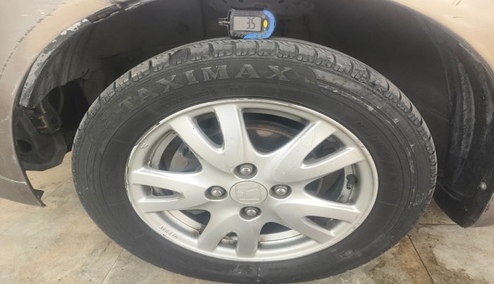 2014 Honda Brio VX AT, Petrol, Automatic, 67,733 km, tyre