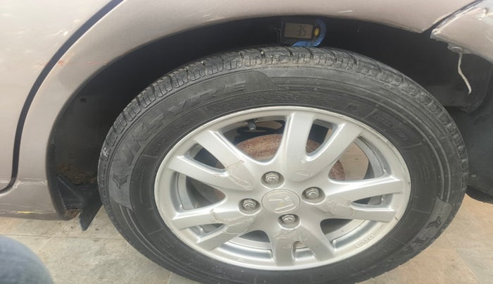 2014 Honda Brio VX AT, Petrol, Automatic, 67,733 km, tyre
