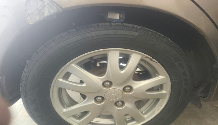 2014 Honda Brio VX AT, Petrol, Automatic, 67,733 km, tyre