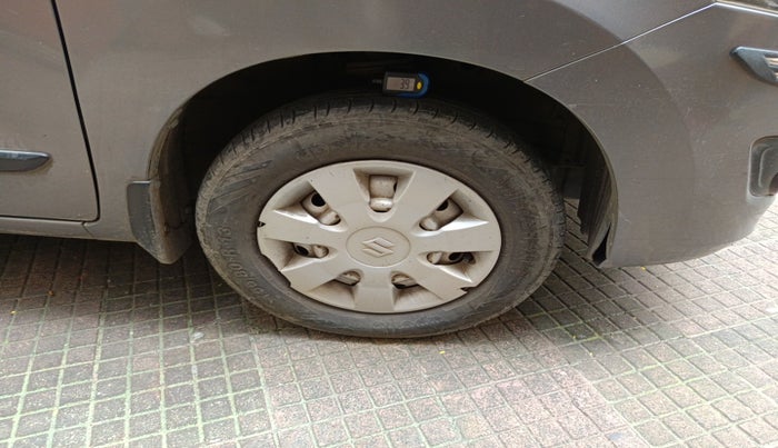 2014 Maruti Wagon R 1.0 LXI CNG, Petrol, Manual, 41,653 km, tyre