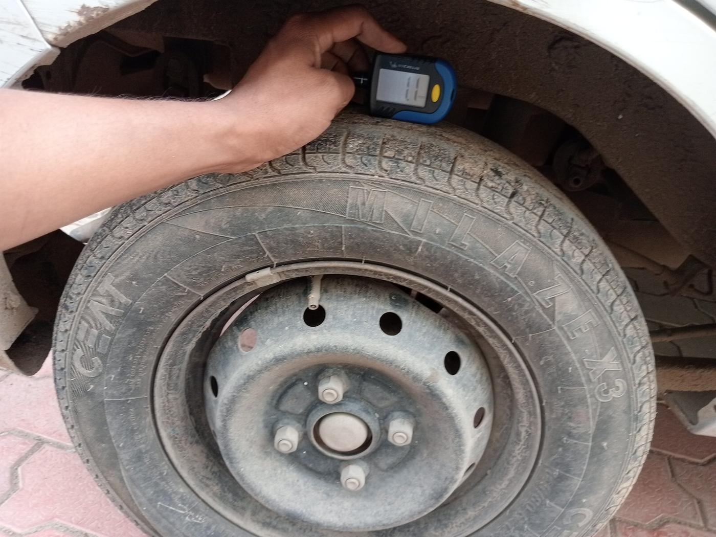 2015 Maruti Alto 800 LXI, Petrol, Manual, 9,80,000 km, tyre