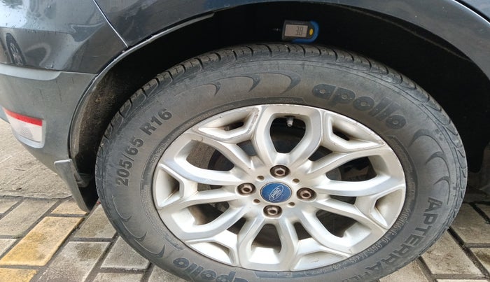 2014 Ford Ecosport TITANIUM 1.5L DIESEL (OPT), Diesel, Manual, 1,41,581 km, tyre