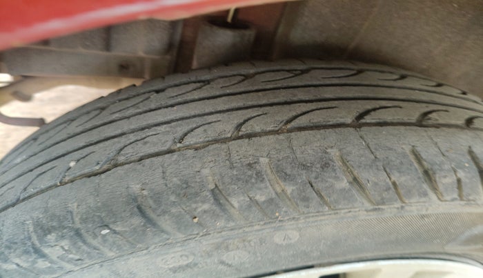 2014 Maruti Swift VXI, Petrol, Manual, 1,07,885 km, tyre