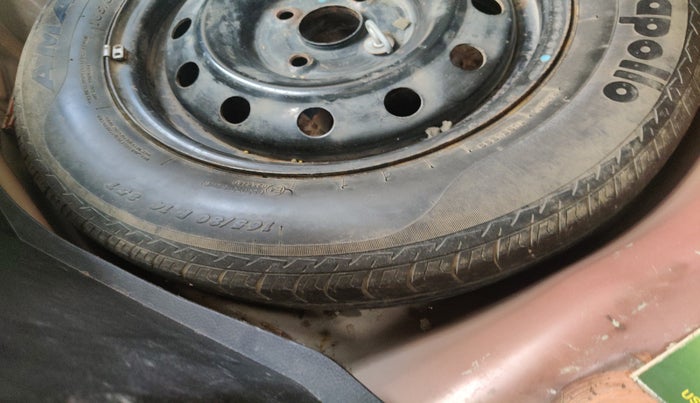 2014 Maruti Swift VXI, Petrol, Manual, 1,07,885 km, tyre