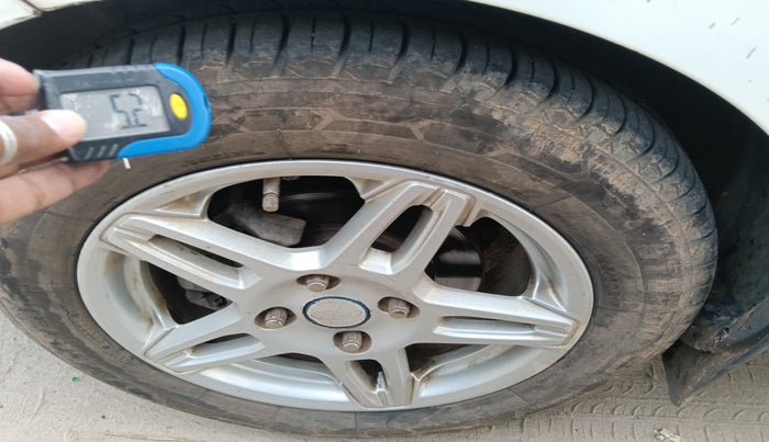 2014 Ford Fiesta TITANIUM DIESEL, Diesel, Manual, 3,79,186 km, tyre