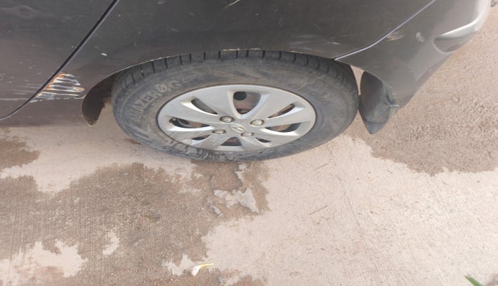 2012 Hyundai i10 MAGNA 1.2, Petrol, Manual, 1,11,372 km, tyre