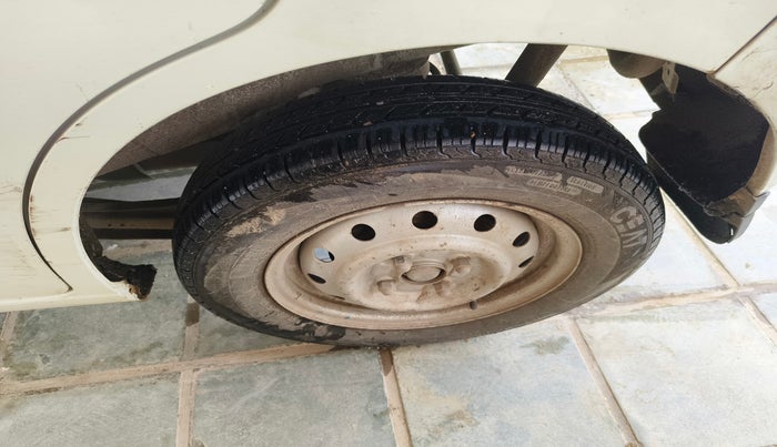 2011 Maruti Wagon R 1.0 LXI, Petrol, Manual, 68,850 km, tyre