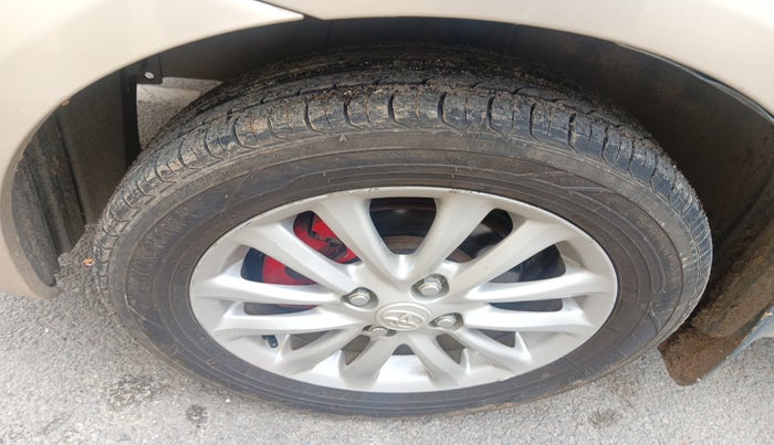 2011 Toyota Etios V, Petrol, Manual, 1,13,491 km, tyre