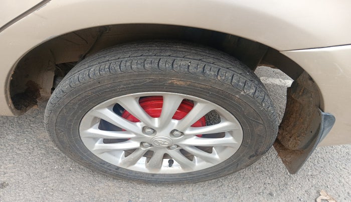 2011 Toyota Etios V, Petrol, Manual, 1,13,491 km, tyre