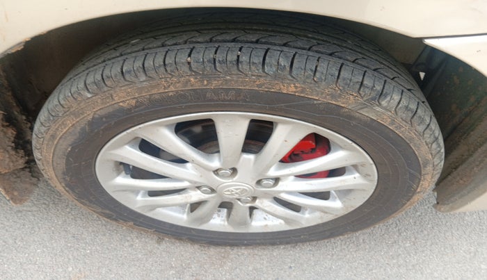 2011 Toyota Etios V, Petrol, Manual, 1,13,491 km, tyre