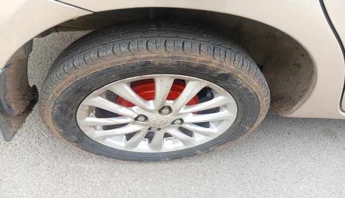 2011 Toyota Etios V, Petrol, Manual, 1,13,491 km, tyre