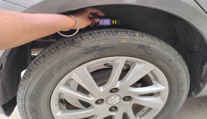 2013 Maruti Swift ZXI, Petrol, Manual, 62,448 km, tyre