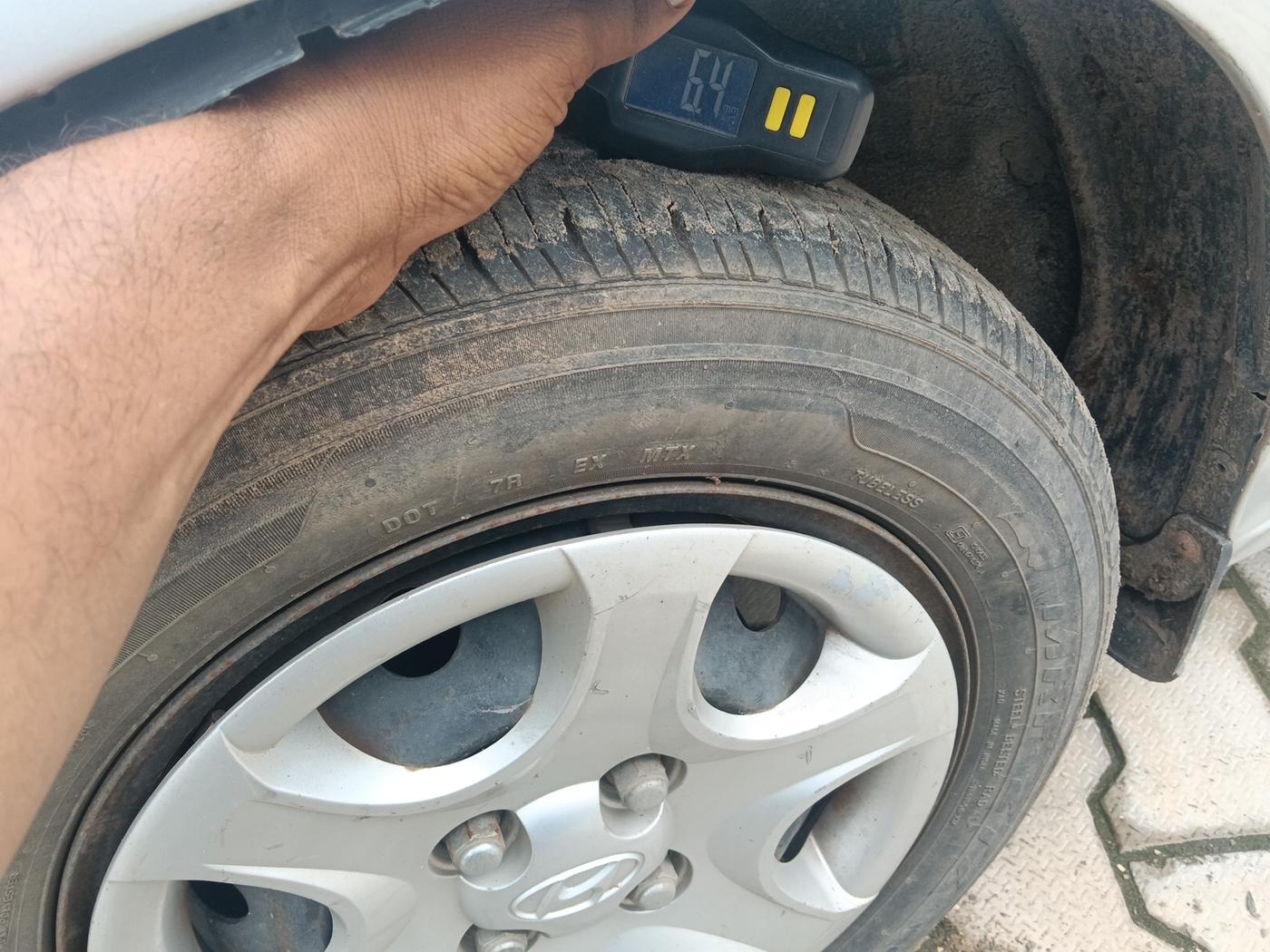 2011 Hyundai Accent EXECUTIVE, Petrol, Manual, 87,106 km, tyre