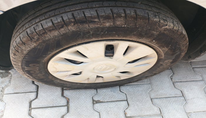 2013 Maruti Swift VXI, Petrol, Manual, 60,207 km, tyre